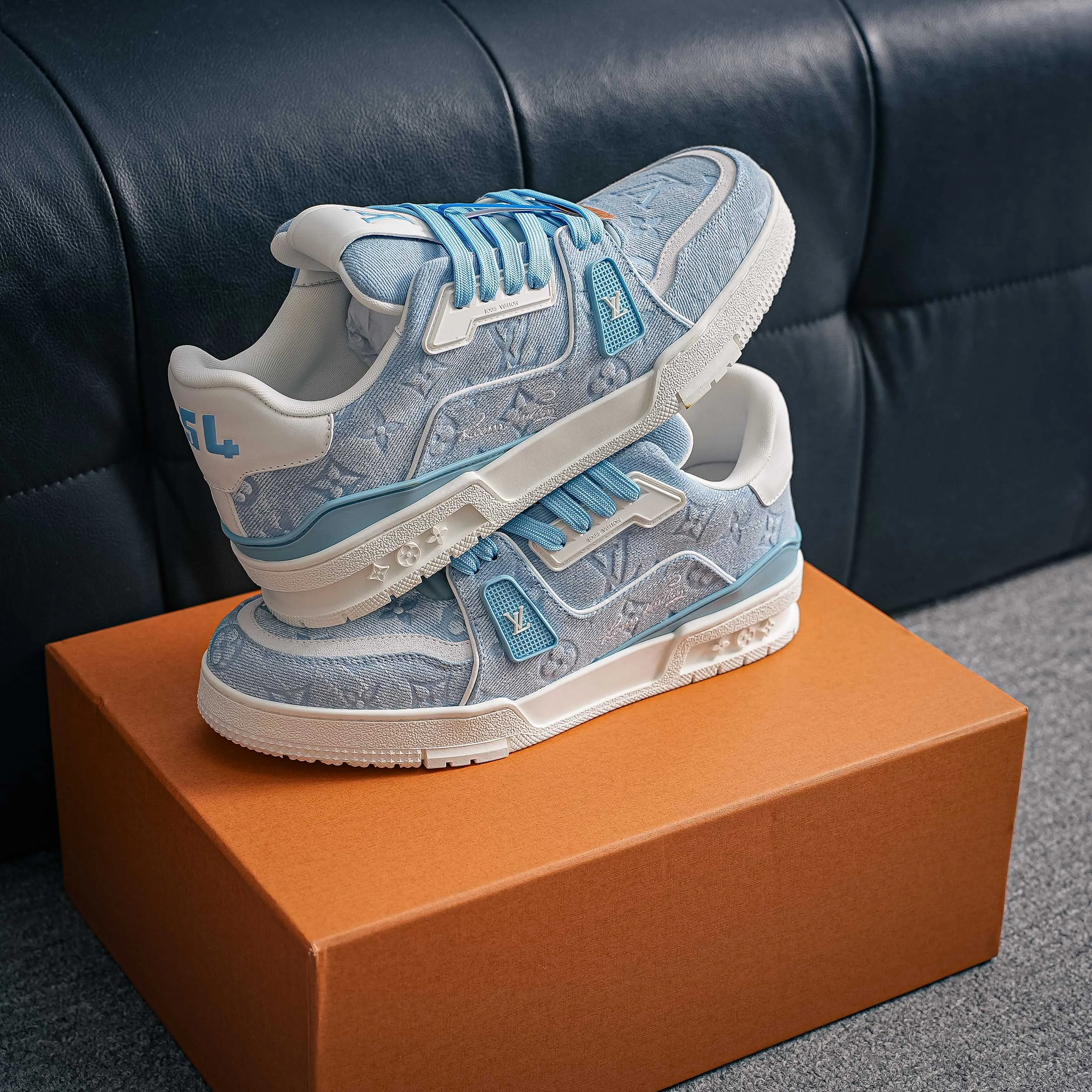 # LV- - trainer 2026 New Arrival 1：1 ！！ Shoes Cowhide Leather ， LOGO ， Breathable ， 。